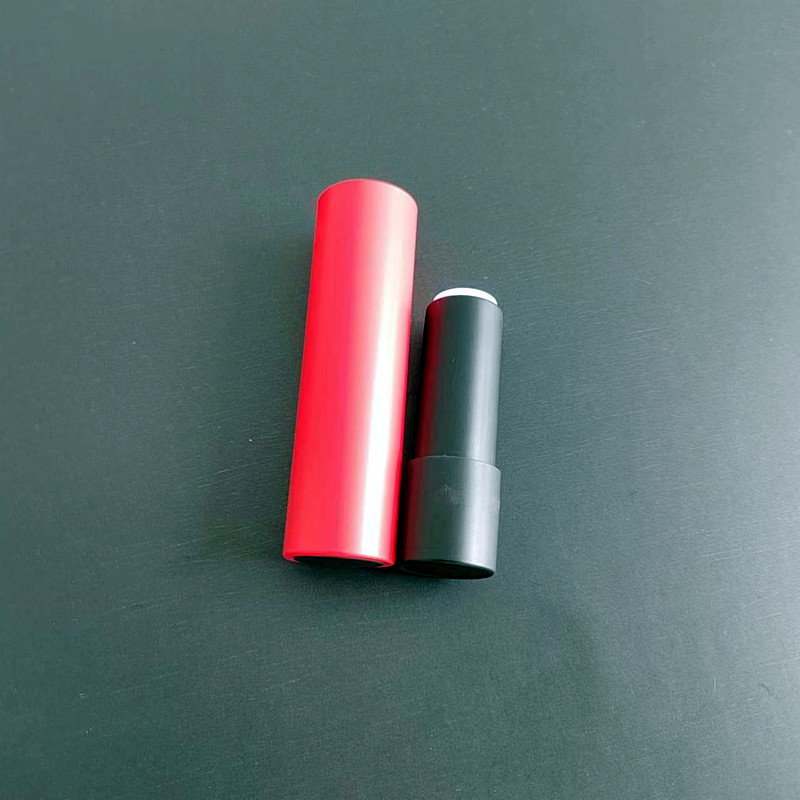 3.8g  lipstick tube with magnetic lid